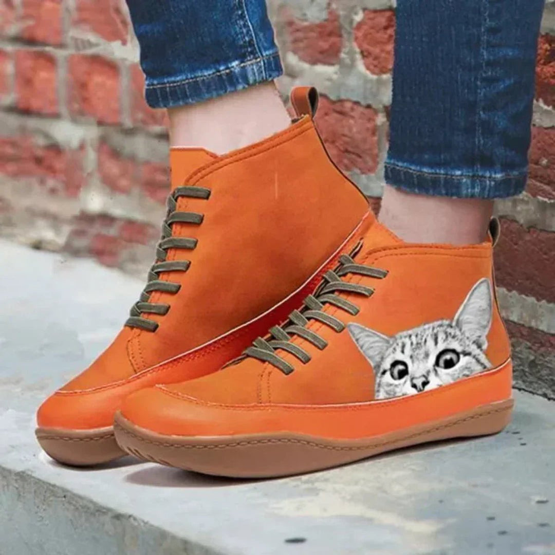 Lace-up women's ankle boots with a vibrant cat print. Essential autumn/winter footwear for cat lovers seeking comfort.