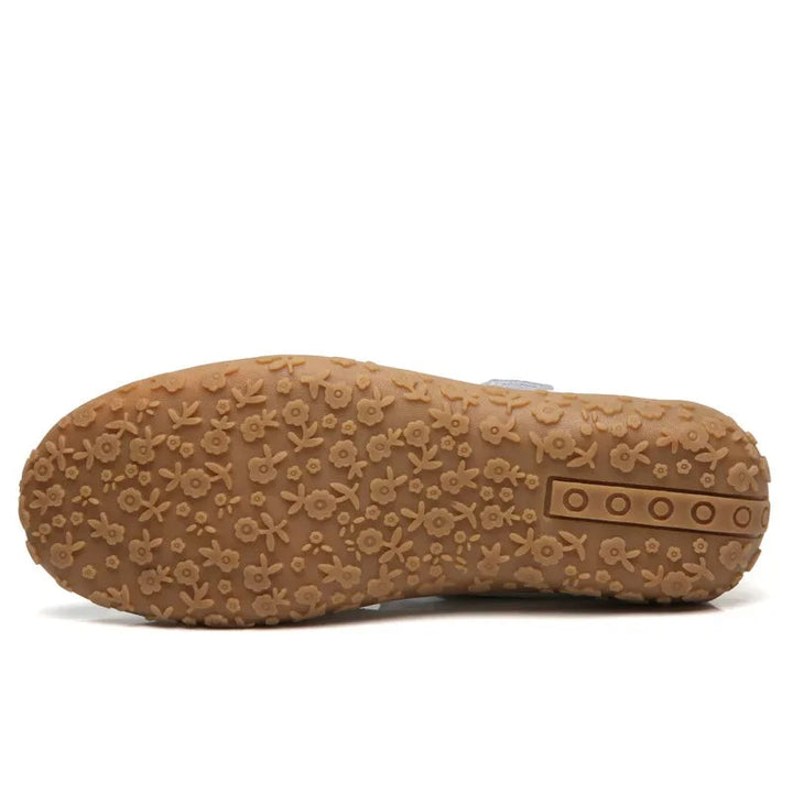 Adjustable women's leather comfort sandals with Velcro, ideal for walking and everyday use.