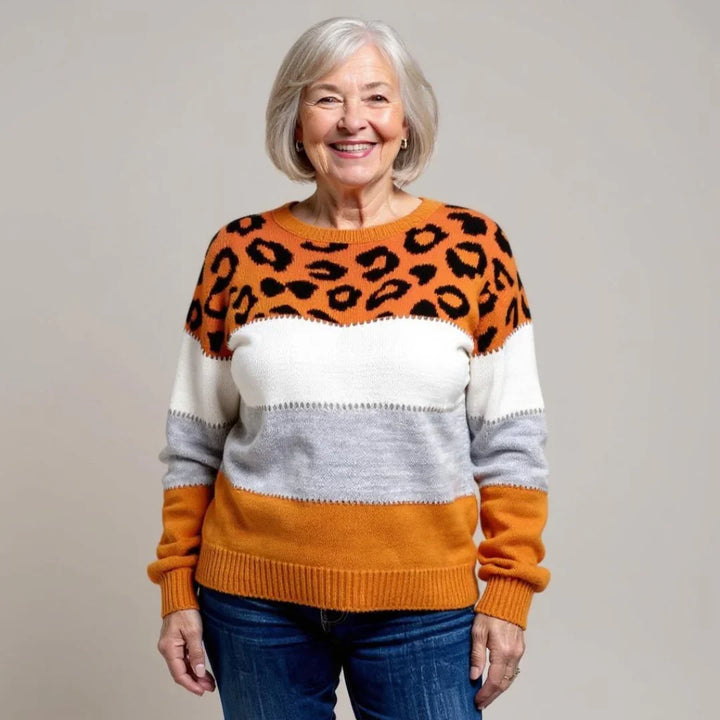 Fashionable women's leopard print casual sweater. Comfortable long-sleeve pullover perfect for trendy autumn style.