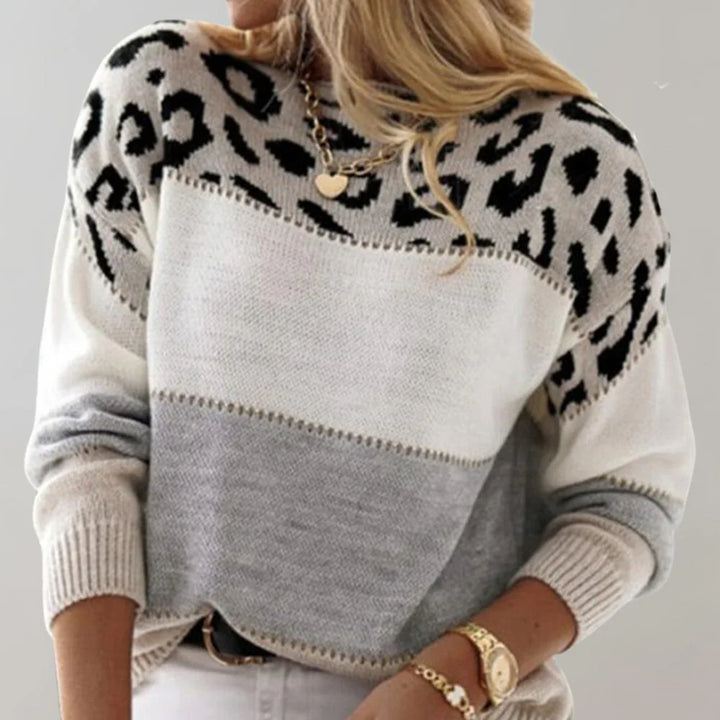 Comfortable women's leopard print sweater. Soft long-sleeve pullover, ideal for everyday casual autumn style.