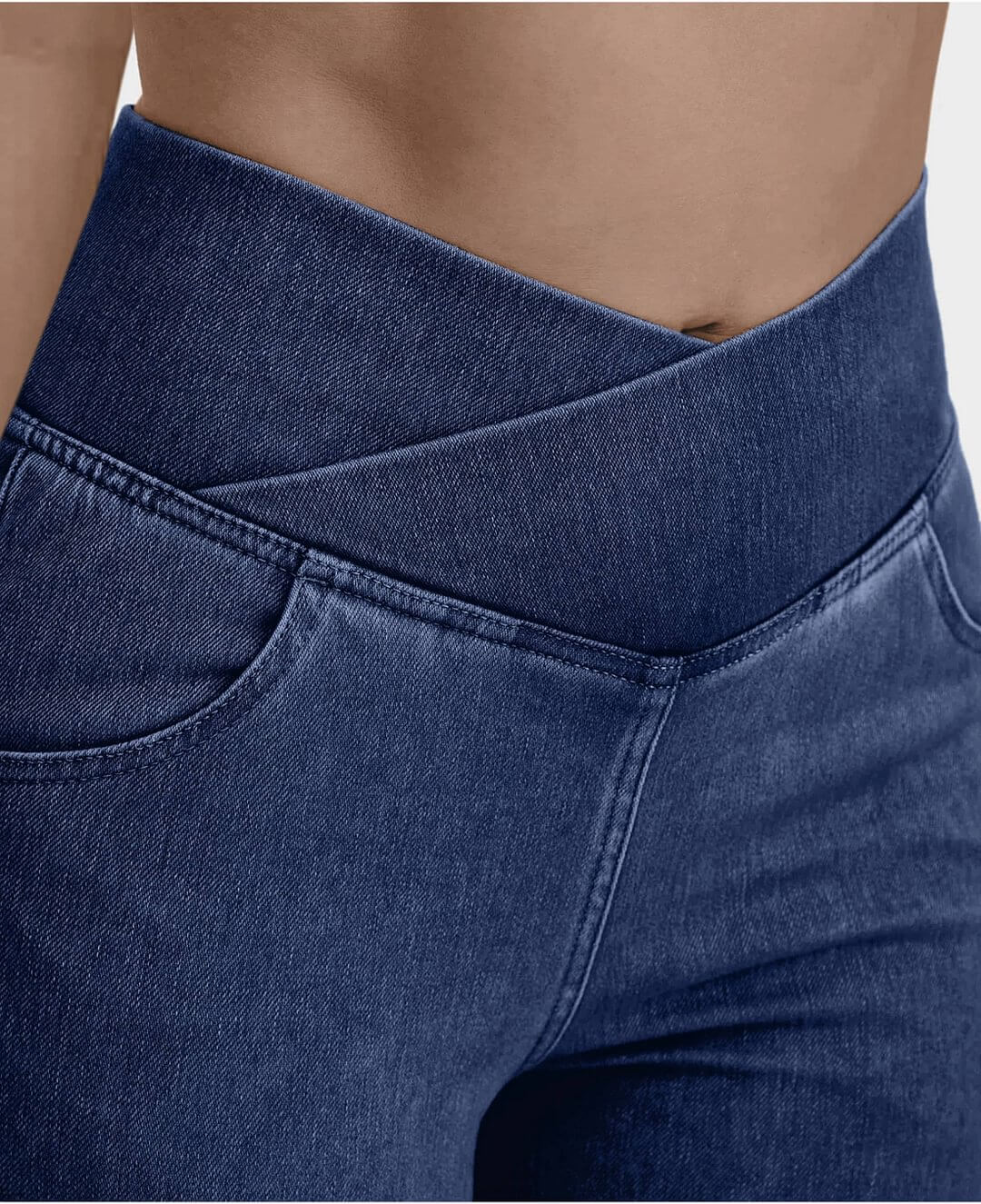 Dark blue women's high-waisted jeans, stretch denim, ideal for all-day comfort.