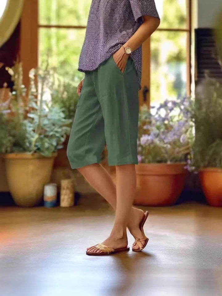 Lightweight women's cropped summer shorts featuring an elastic waist and convenient pockets for ultimate comfort.