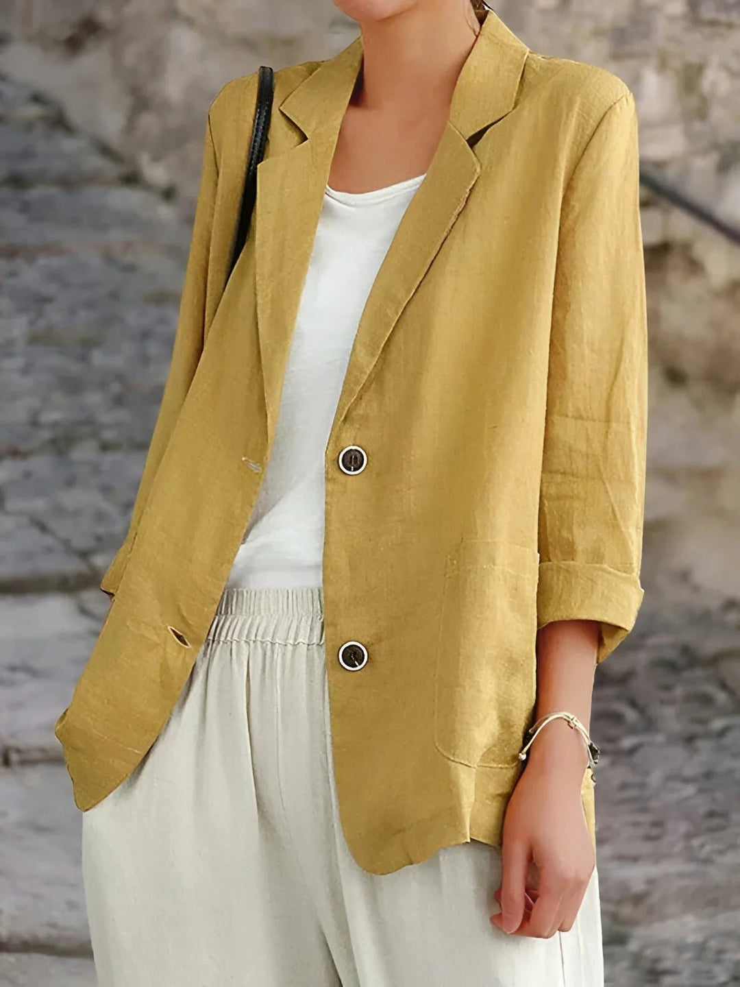 Women's lightweight linen tailored blazer with functional pockets, perfect for smart casual or professional spring wear.