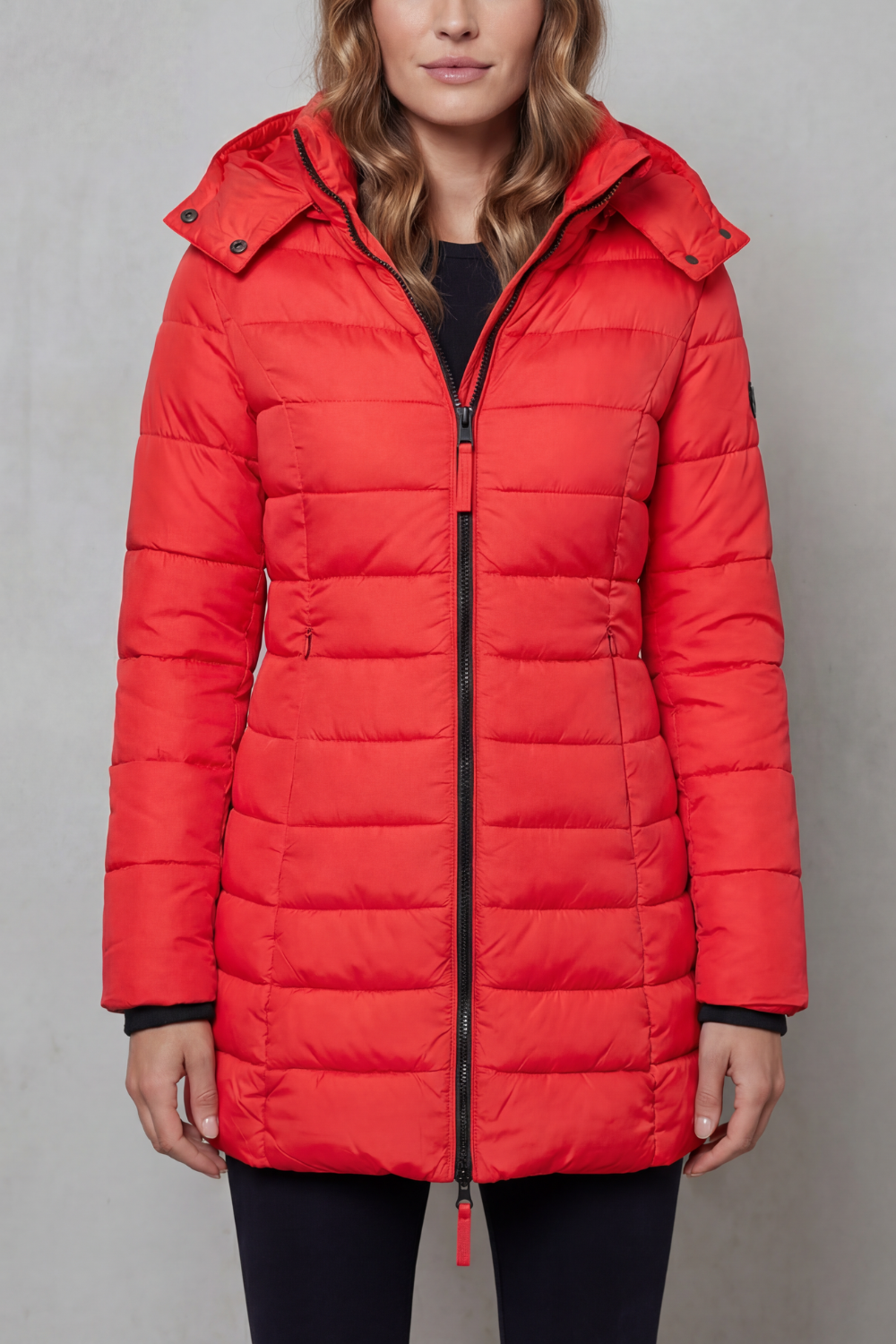 Chic women's lightweight quilted coat, a warm puffer jacket perfect for urban and outdoor fall/winter looks.