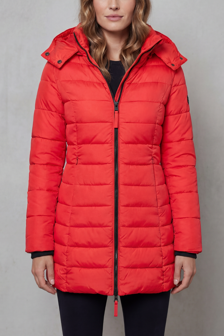 Chic women's lightweight quilted coat, a warm puffer jacket perfect for urban and outdoor fall/winter looks.