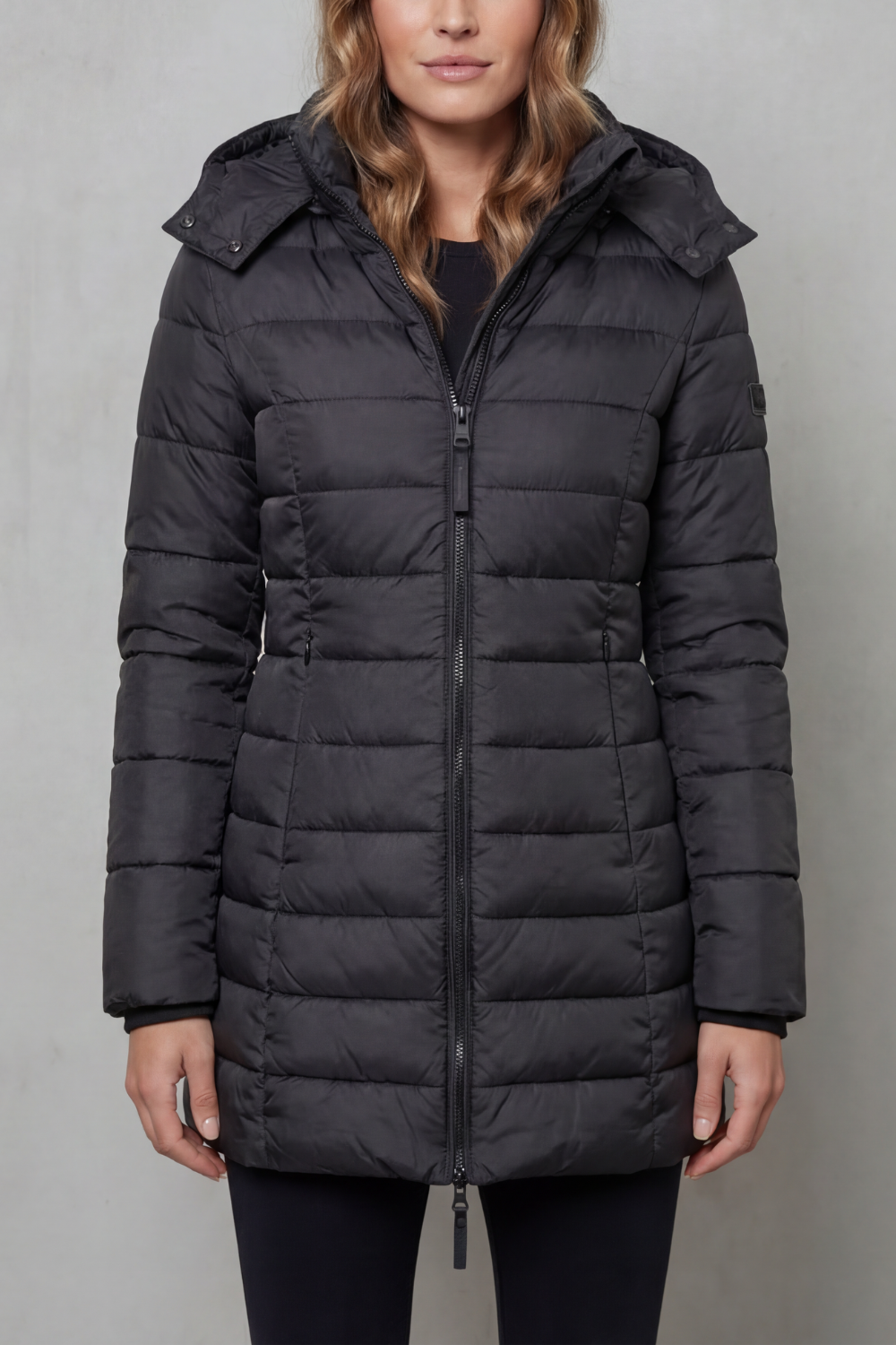 Comfortable women's quilted puffer jacket, lightweight for easy wear and excellent warmth in winter.