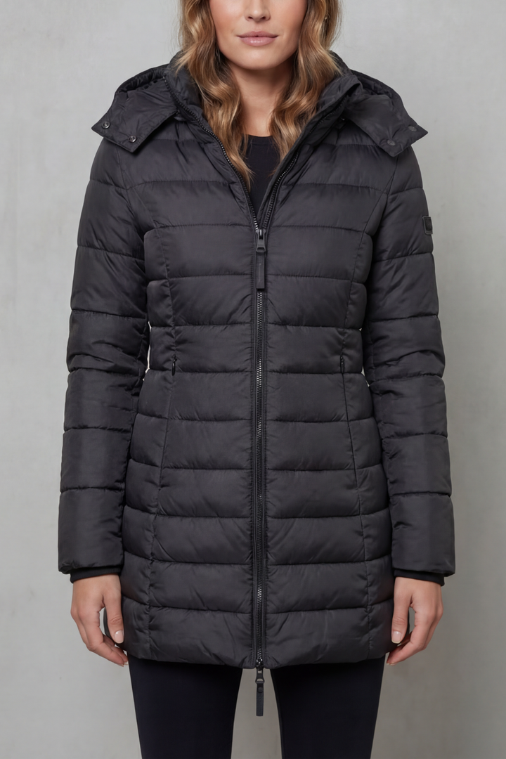 Comfortable women's quilted puffer jacket, lightweight for easy wear and excellent warmth in winter.