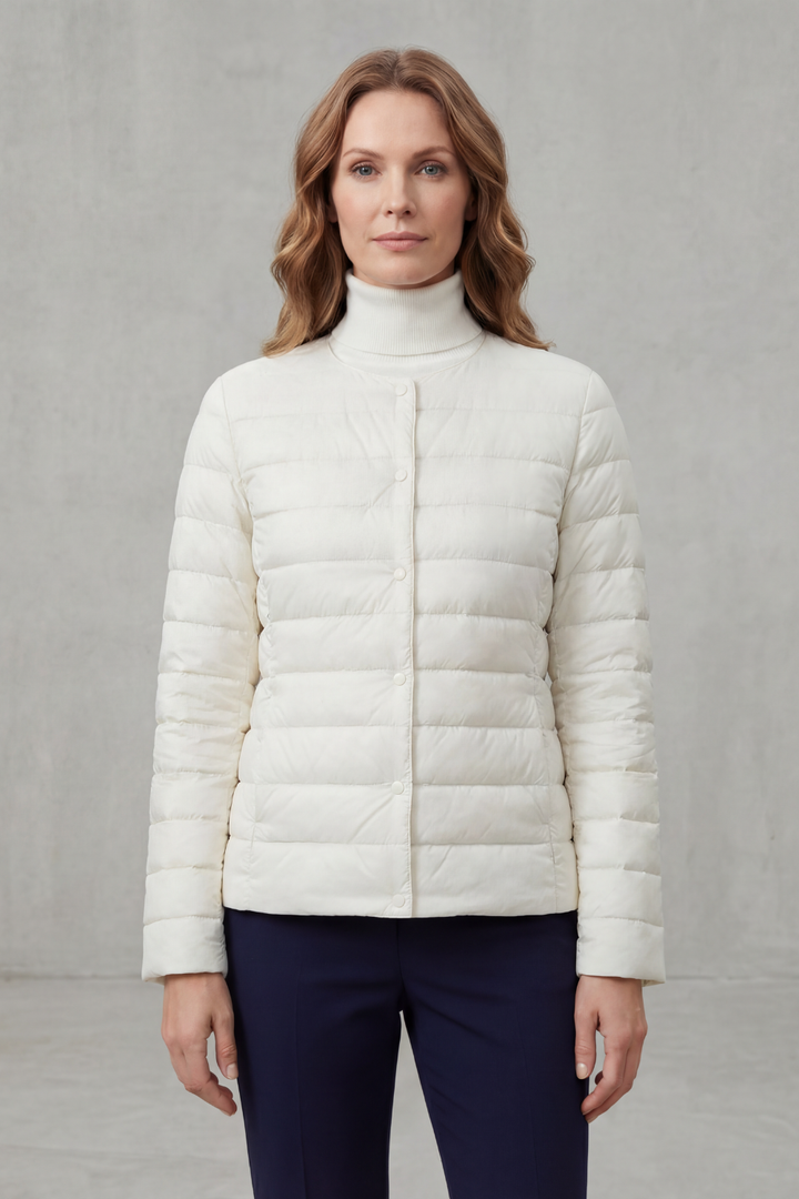 Fashionable women's lightweight quilted jacket, perfect for versatile, casual fashion.