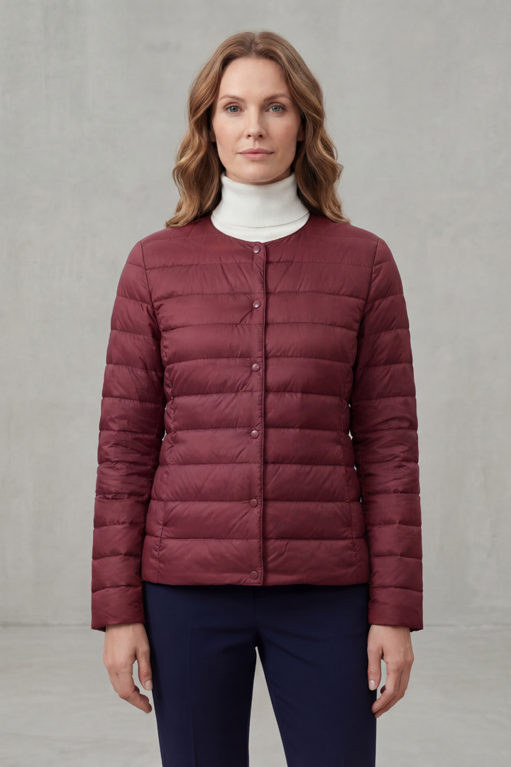 Comfortable women's puffer jacket, featuring a lightweight quilted design for transitional seasons.