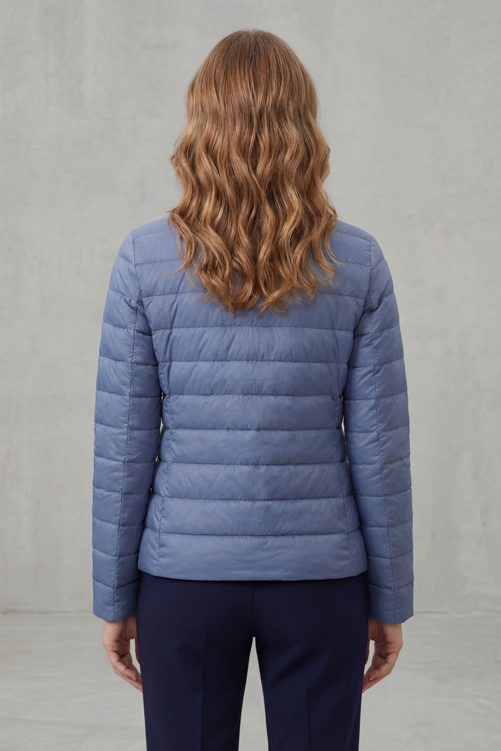Casual women's quilted jacket, ideal for layering and adding a touch of modern style.