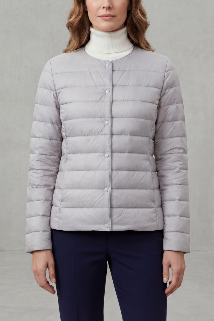 Warm women's puffer jacket with a quilted pattern, a versatile piece for any wardrobe.