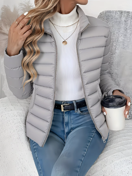 Chic women's spring quilted jacket, lightweight & durable, an essential piece for casual everyday style.