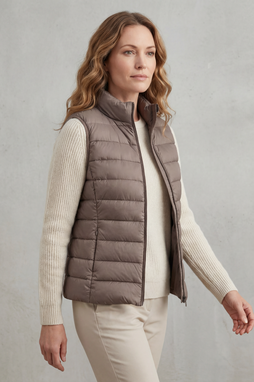Casual women's quilted vest, ideal for versatile autumn layering.