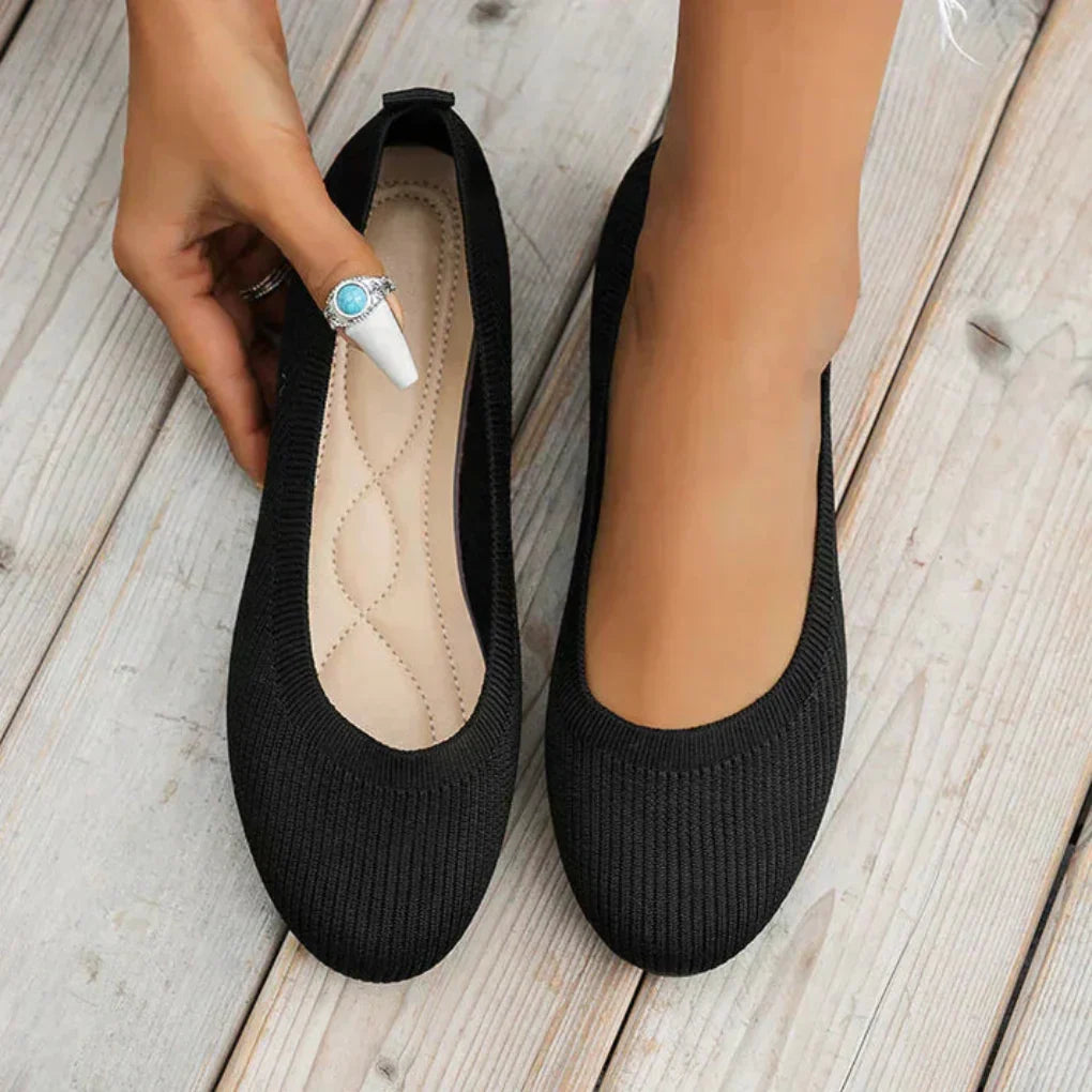 Slip-on women's comfort shoes, ideal for travel & summer, offering orthopedic support for walking.