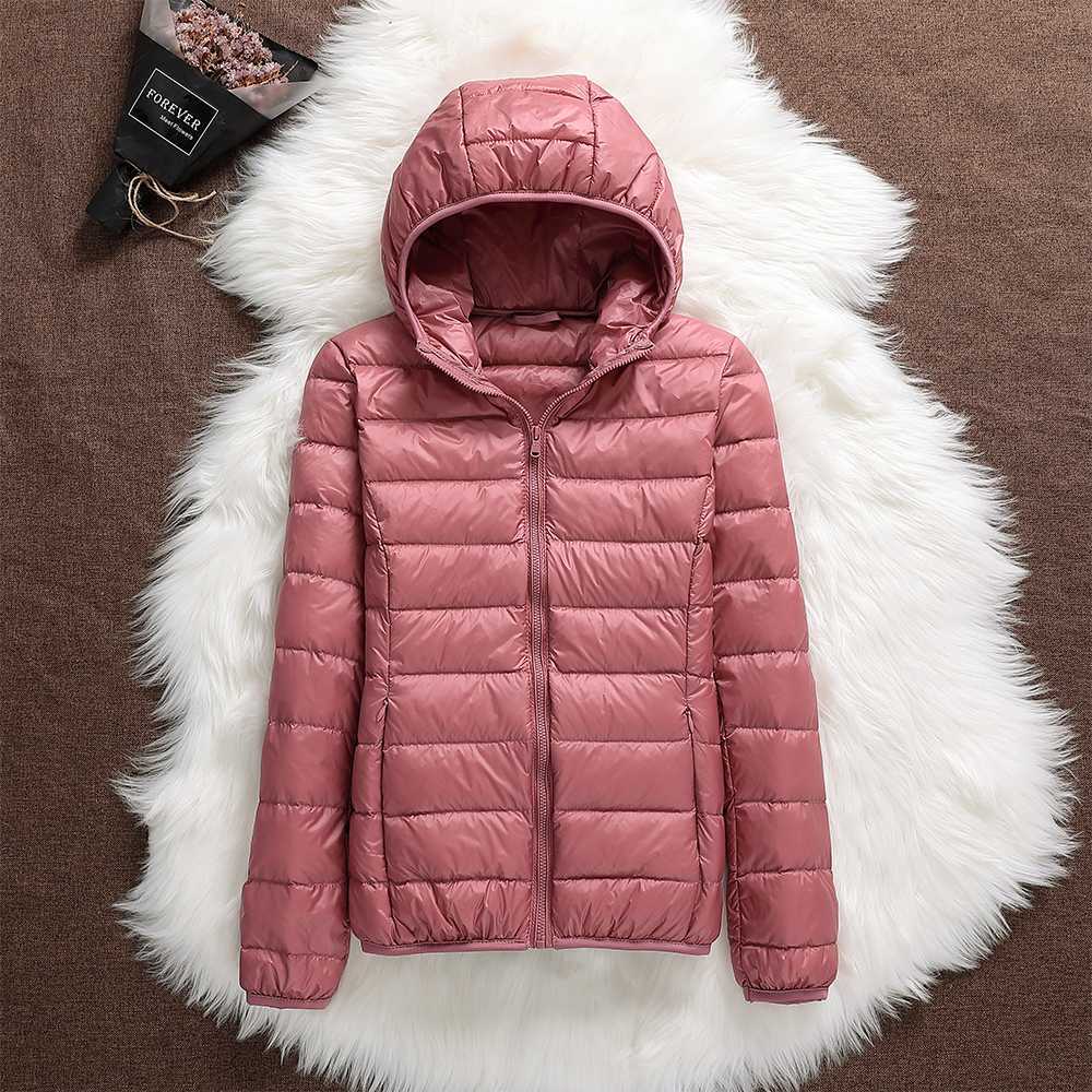 Practical women's waterproof down jacket, lightweight and warm, an excellent choice for cold weather.