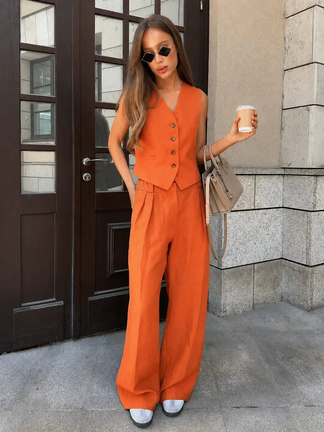 Casual chic women's linen set: V-neck vest & wide-leg pants. Ideal two-piece summer outfit.