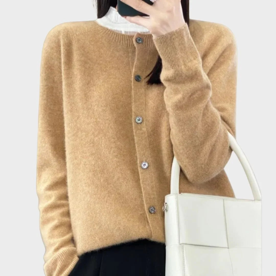 Stylish women's long-sleeve button-front cardigan. Crew neck design, perfect for elegant casual winter looks.