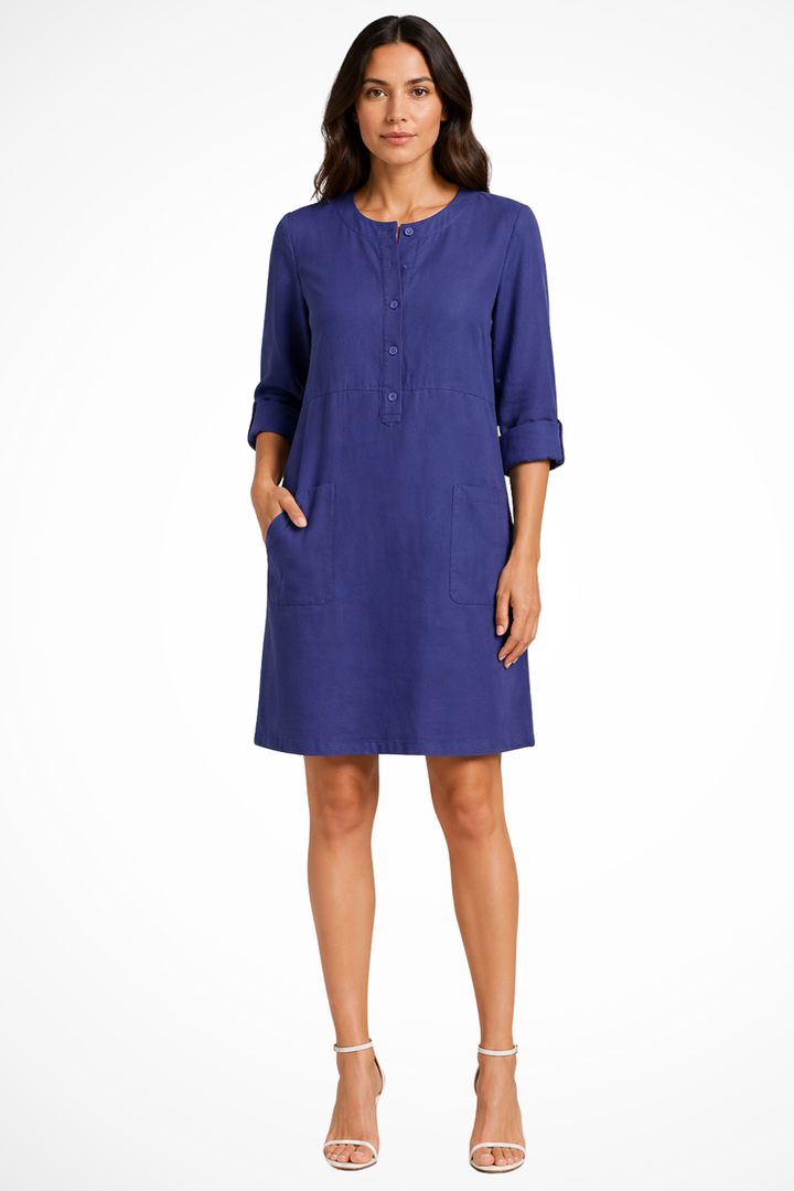 Stylish women's midi shirt dress, button-down front, practical front pockets for spring & summer outfits.