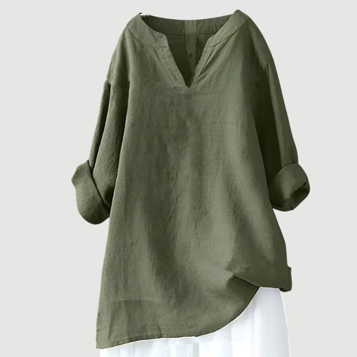 Breezy women's oversized top, ideal for a relaxed summer fashion look.