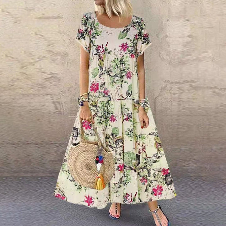 Boho chic floral maxi dress for women, loose fit & vibrant print, ideal for holidays and everyday comfort.