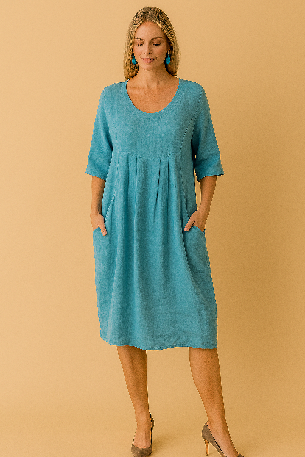 Women's loose round neck short sleeve dress with practical pockets, ideal for comfortable casual summer wear.