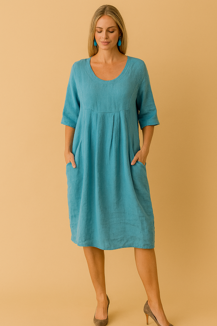 Women's loose round neck short sleeve dress with practical pockets, ideal for comfortable casual summer wear.