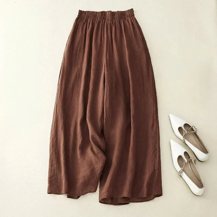 Women's loose wide-leg cropped pants with stylish ruched waistband, perfect for comfortable summer fashion.