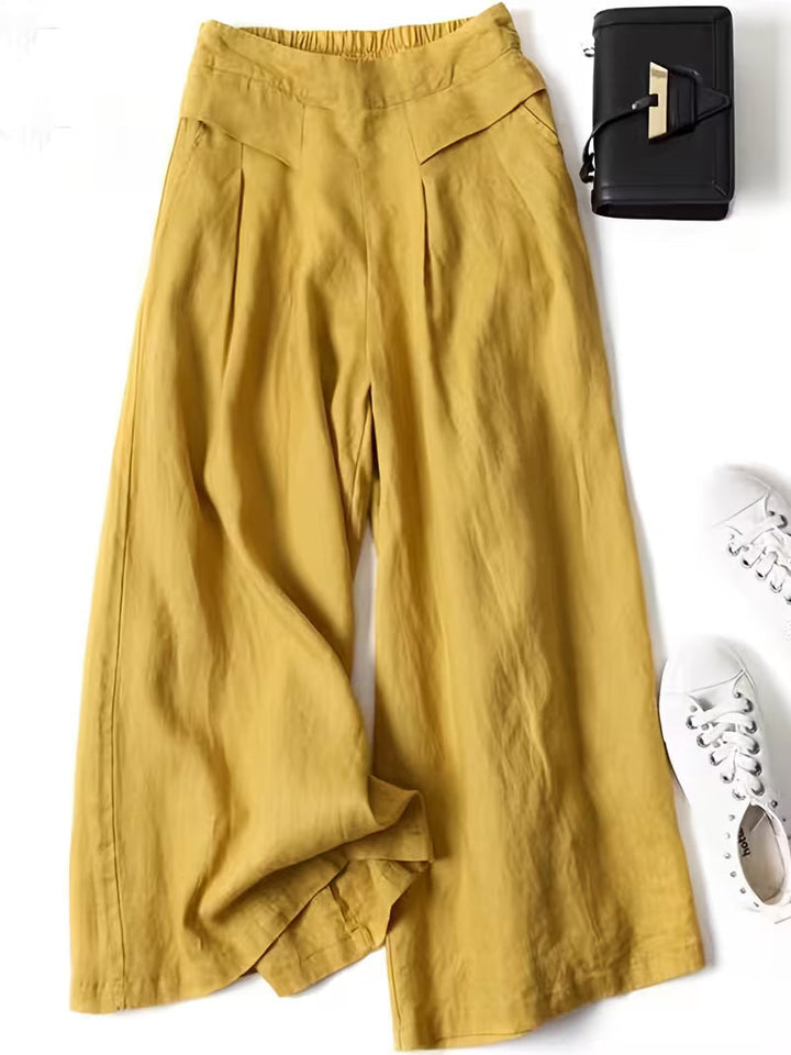 Effortless style: Women's loose wide-leg pants. Casual flowy trousers with elastic waist for comfort.