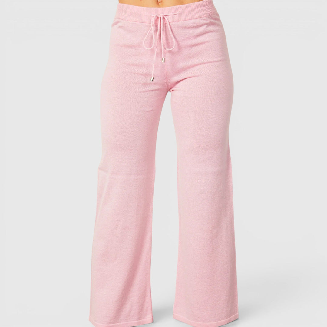 Comfortable women's Lucia lounge pants, versatile for everyday fashion and relaxation.