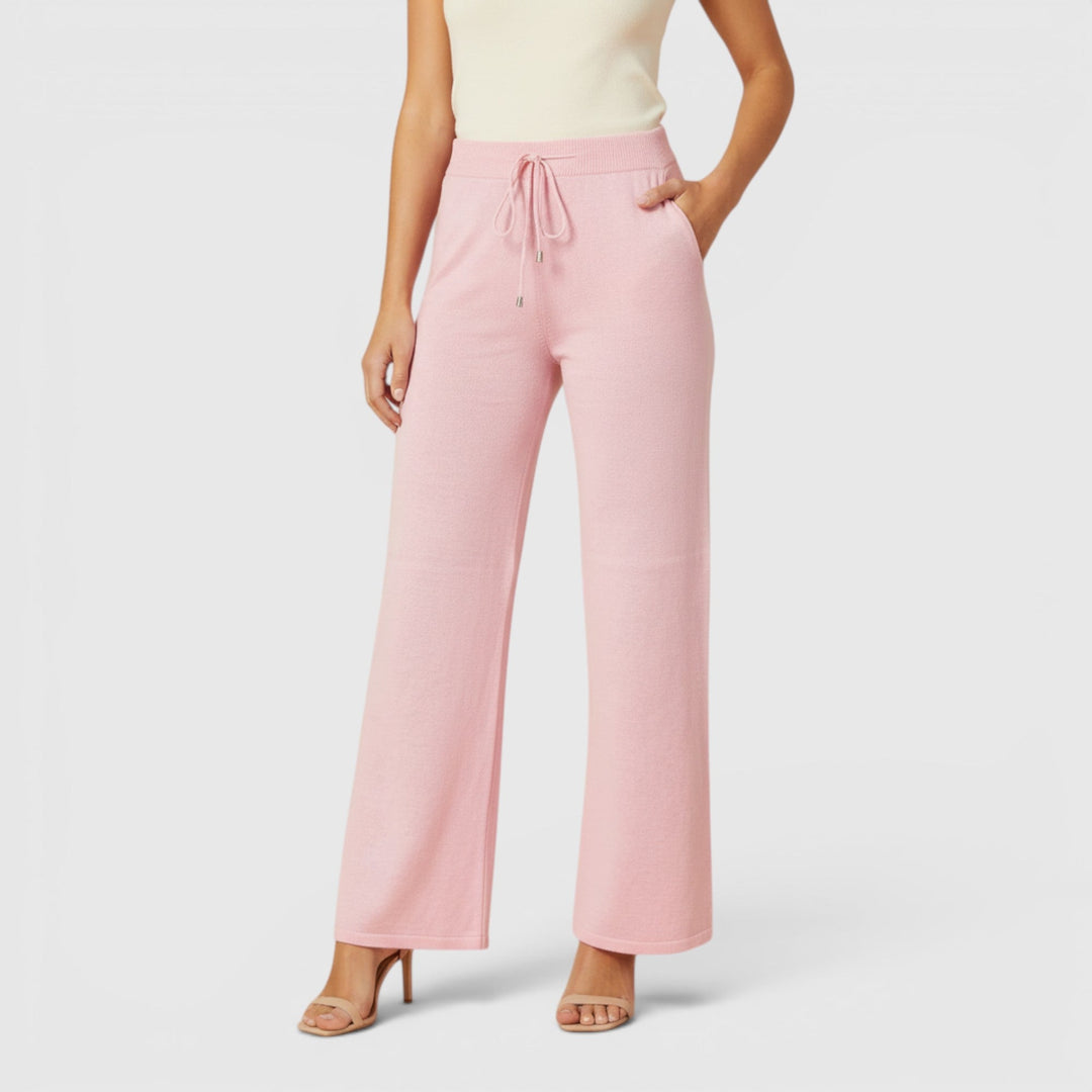 Women's Lucia pants: soft, relaxed fit, ideal for lounging and casual outings.