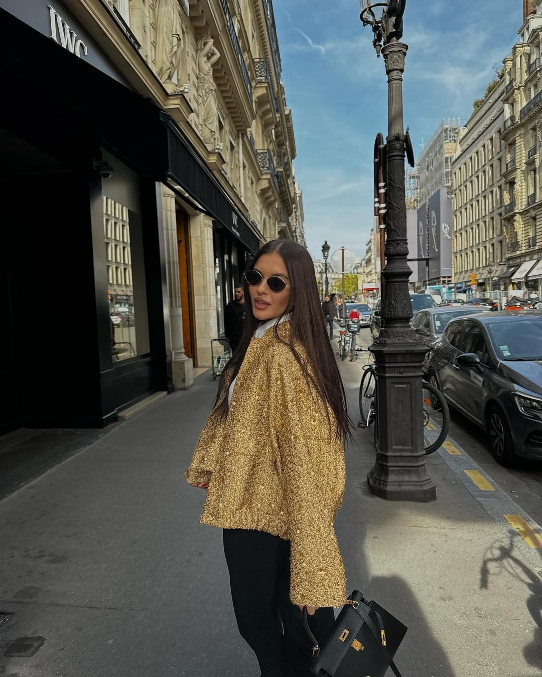 Autumn/spring metallic women's jacket, elegant tailored fit. Stylish and versatile mid-season outerwear.