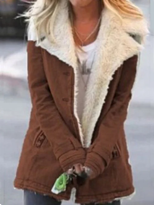 Chic women's button-front mid-length jacket, featuring a luxurious sherpa collar. Perfect for layering.