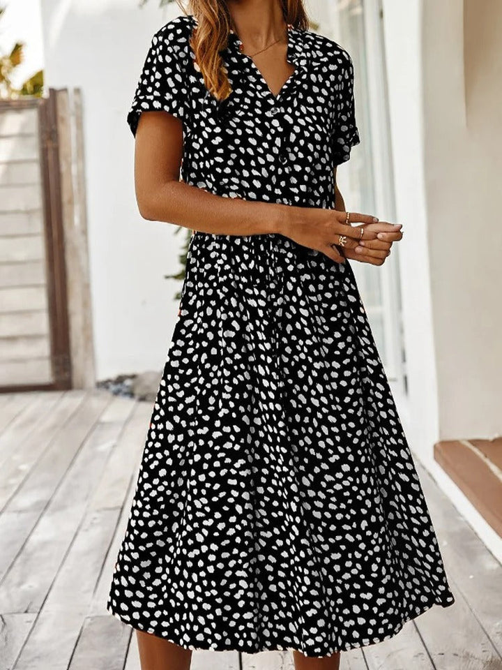 Relaxed fit women's printed midi dress, ideal for summer, with an elegant adjustable waist.