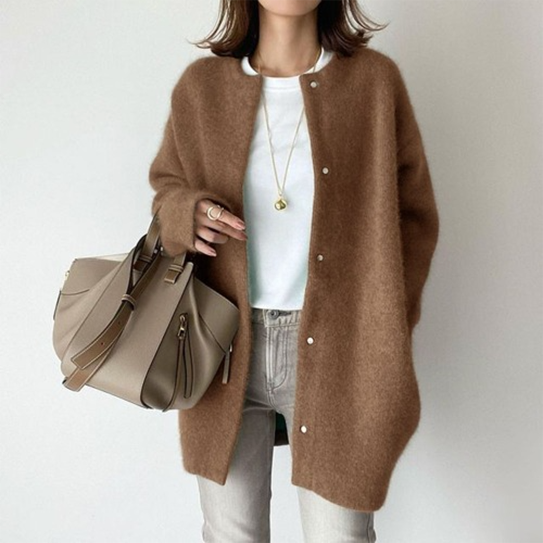 Stylish women's longline button cardigan. Minimalist design with a relaxed fit for versatile wear.