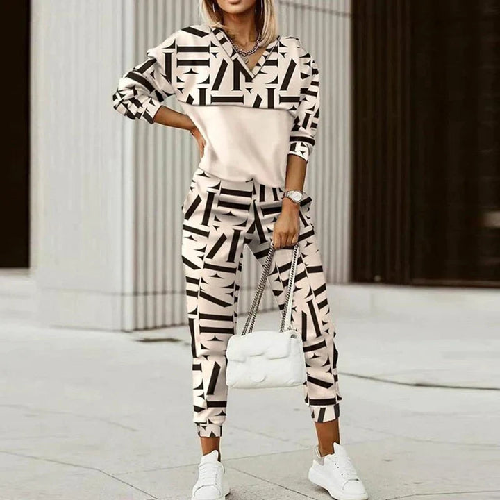 Fashionable women's casual zipper tracksuit set. A modern two-piece outfit for versatile everyday wear & loungewear.