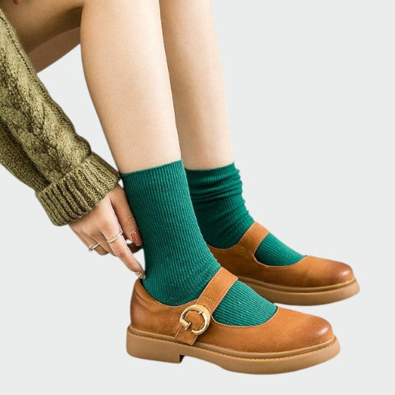 Women's modern Mary Jane shoes, comfortable block heel, elegant design, adjustable strap for everyday wear.
