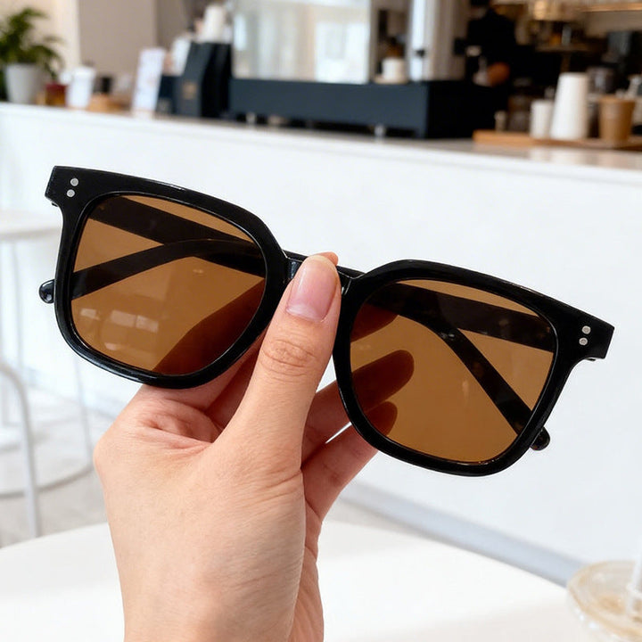 Statement women's oversized square sunglasses, black, for trendy summer style & UV protection. Modern eyewear.