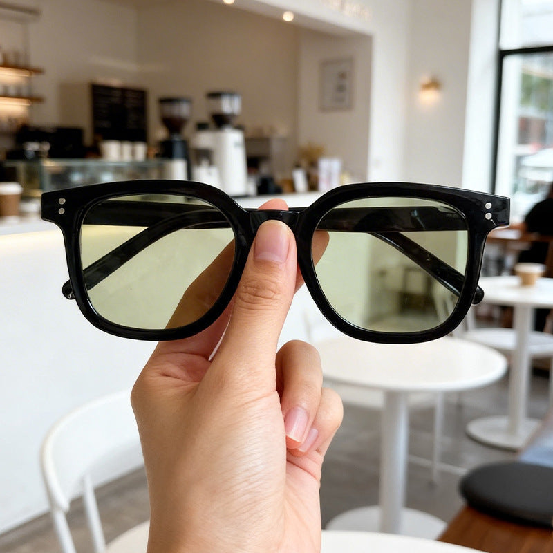 Stylish women's oversized square sunglasses, black for a trendy, modern look. Perfect summer eyewear.