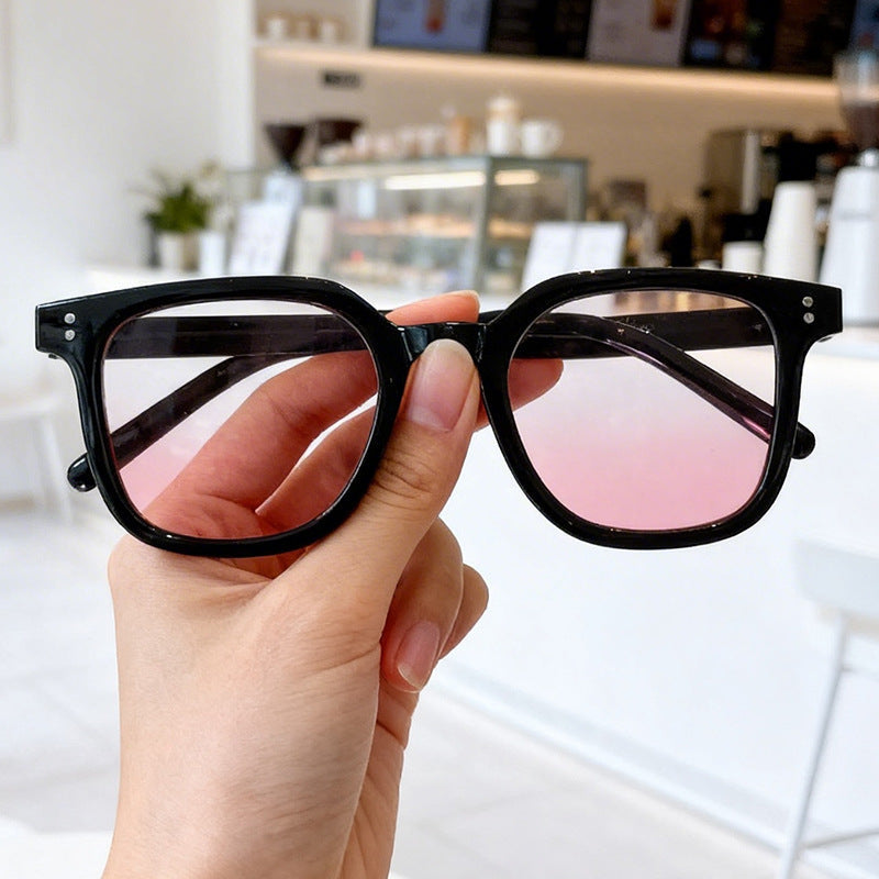 Fashionable women's black oversized square frame sunglasses, a chic accessory for any modern outfit.