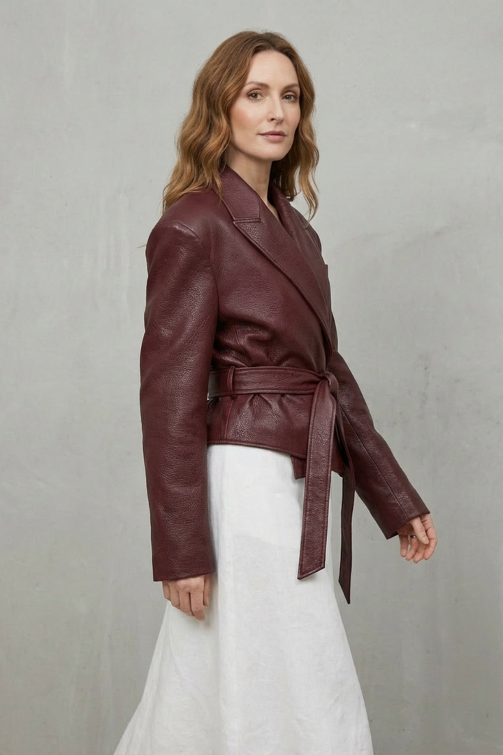 Versatile women's sculpted outerwear jacket for seasonal layering and modern elegant fashion.