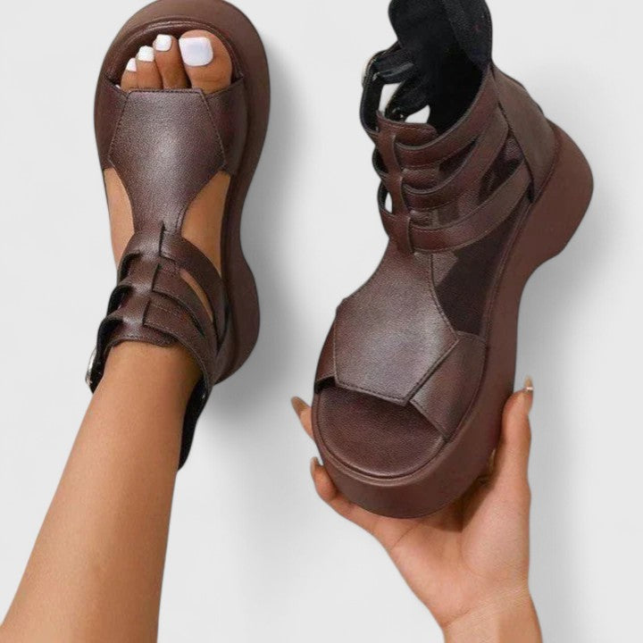 Stylish women's multi-strap platform sandals, featuring a comfortable chunky sole for casual summer outfits.