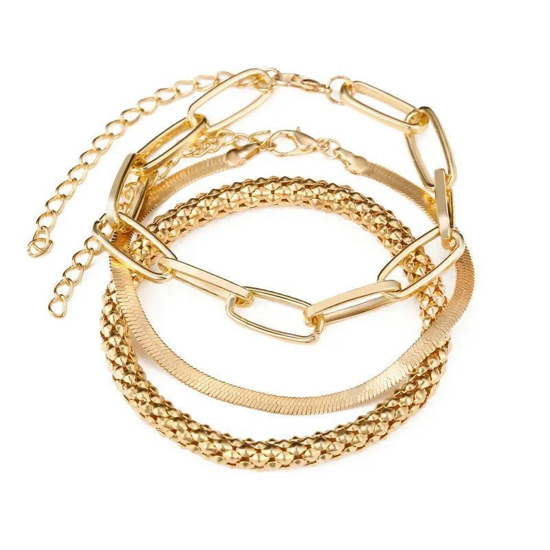Versatile women's adjustable chain bracelet set, multi-textured, a must-have fashion accessory.