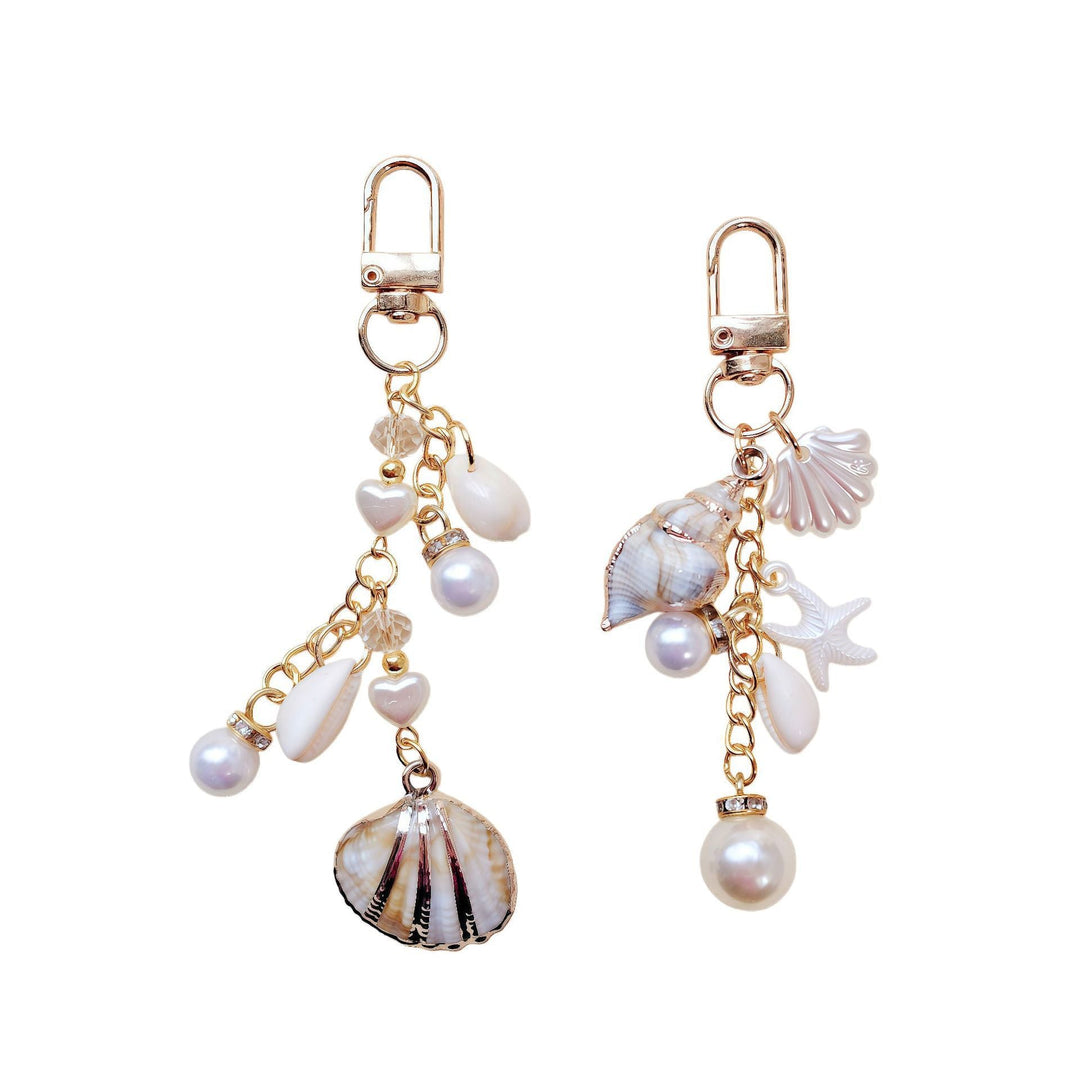 Elegant nautical gift for women: a charming keychain with a starfish, shell, and faux pearl design.