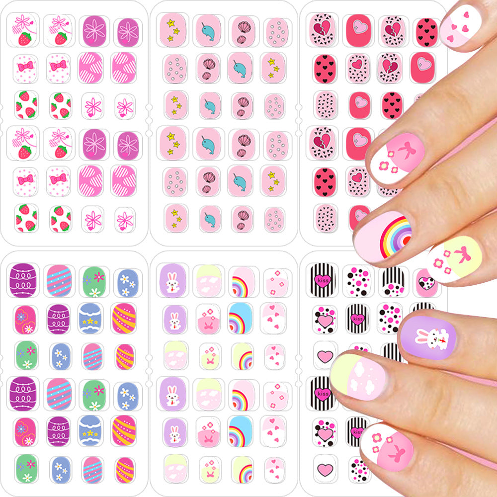 Summer beach press-on nails featuring delicate starfish and seashell nail art, perfect for a quick ocean manicure.