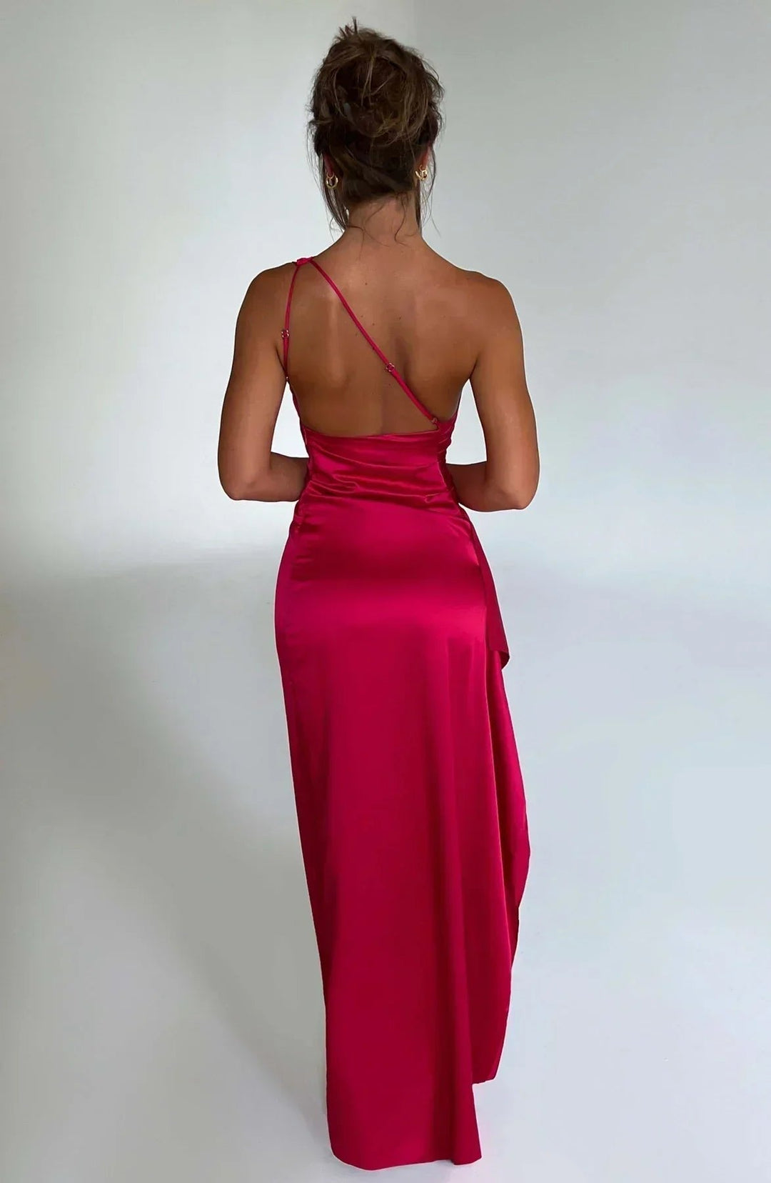 Elegant women's one-shoulder maxi dress with asymmetric high-split, ruched waist. Perfect for formal events.