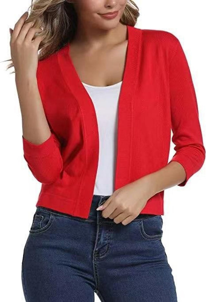 Versatile women's 3/4 sleeve cropped cardigan, perfect for spring/summer fashion.
