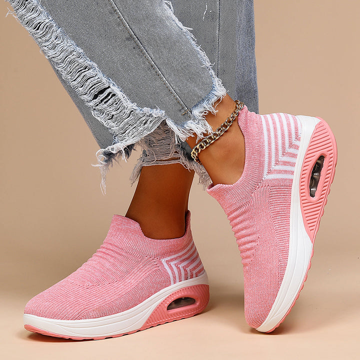 Women's wide fit orthopaedic shoes with air cushion sole, excellent arch support for comfortable steps.
