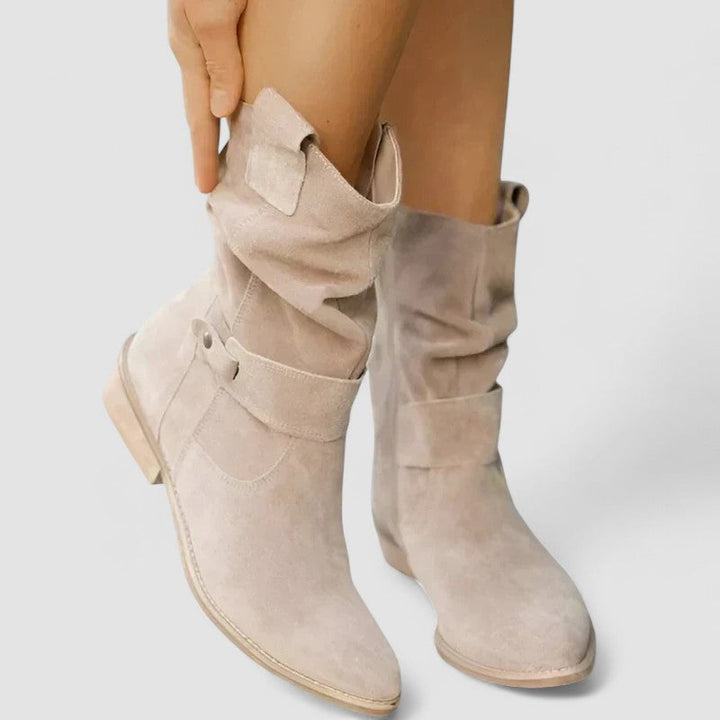 Fashionable women's fall/winter ankle boots. Supportive orthopaedic design for comfortable everyday wear.