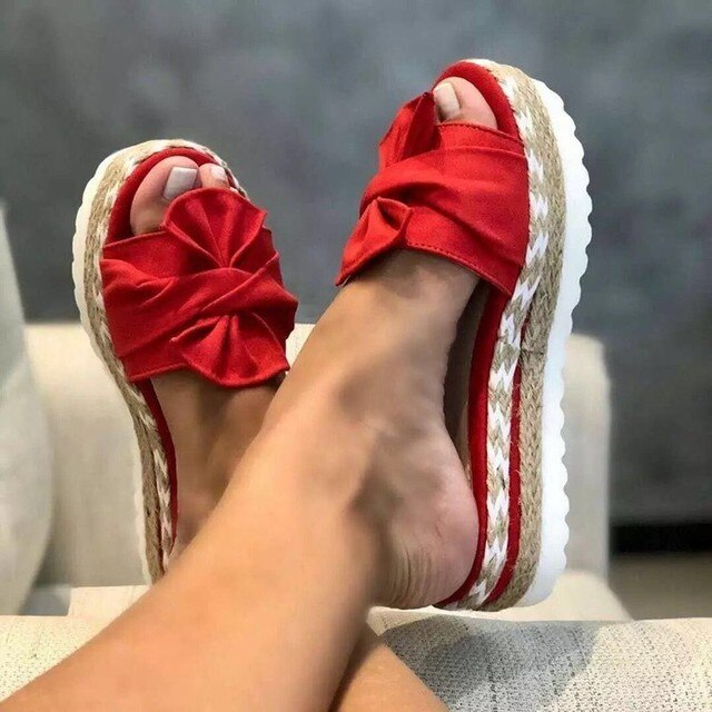 Versatile women's comfort sandals, orthopaedic design with cushioning, perfect for casual or everyday wear.