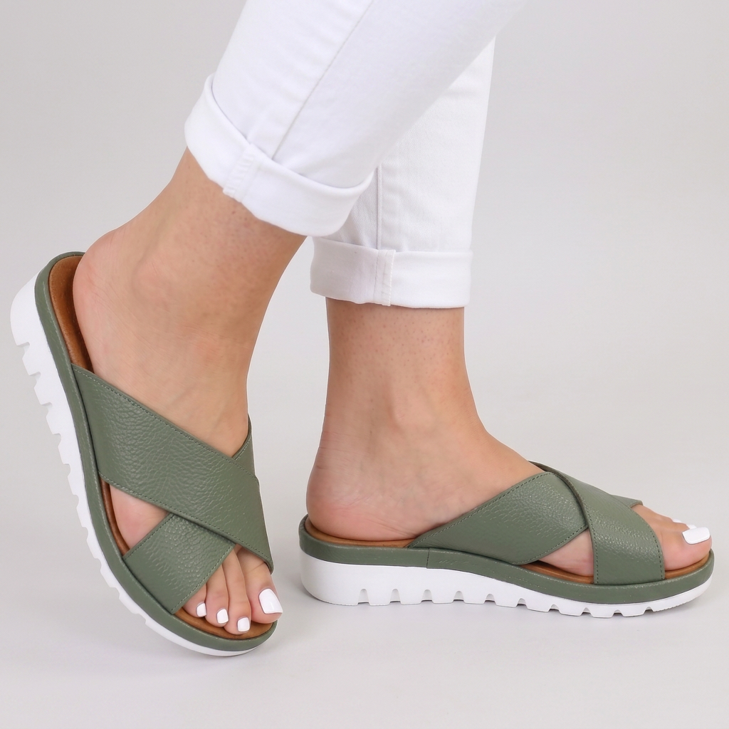 Chic women's orthopaedic summer sandals, cross-strap slip-on design for comfortable all-day foot support.